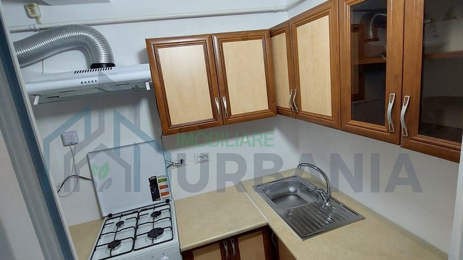 Apartament 3 camere, renovat complet, mobilat și utilat, lângă Colegiul Național „Mihail Sadoveanu”, Pașcani, cu pod pe toată suprafața - Poză 7