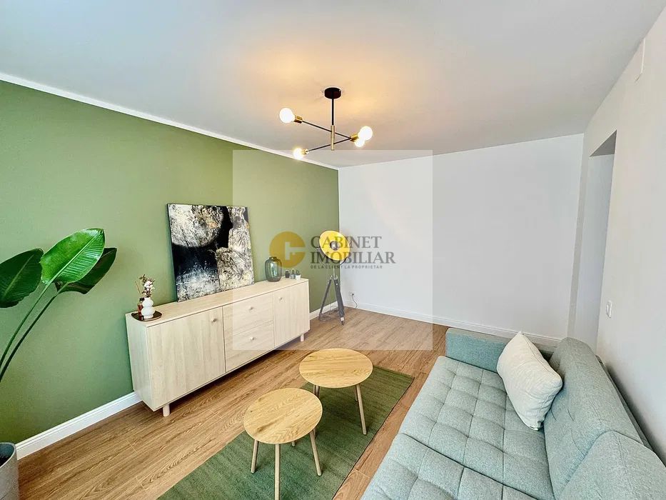 Apartament decomandat 2 camere |  Piata Victoriei - Poză 2