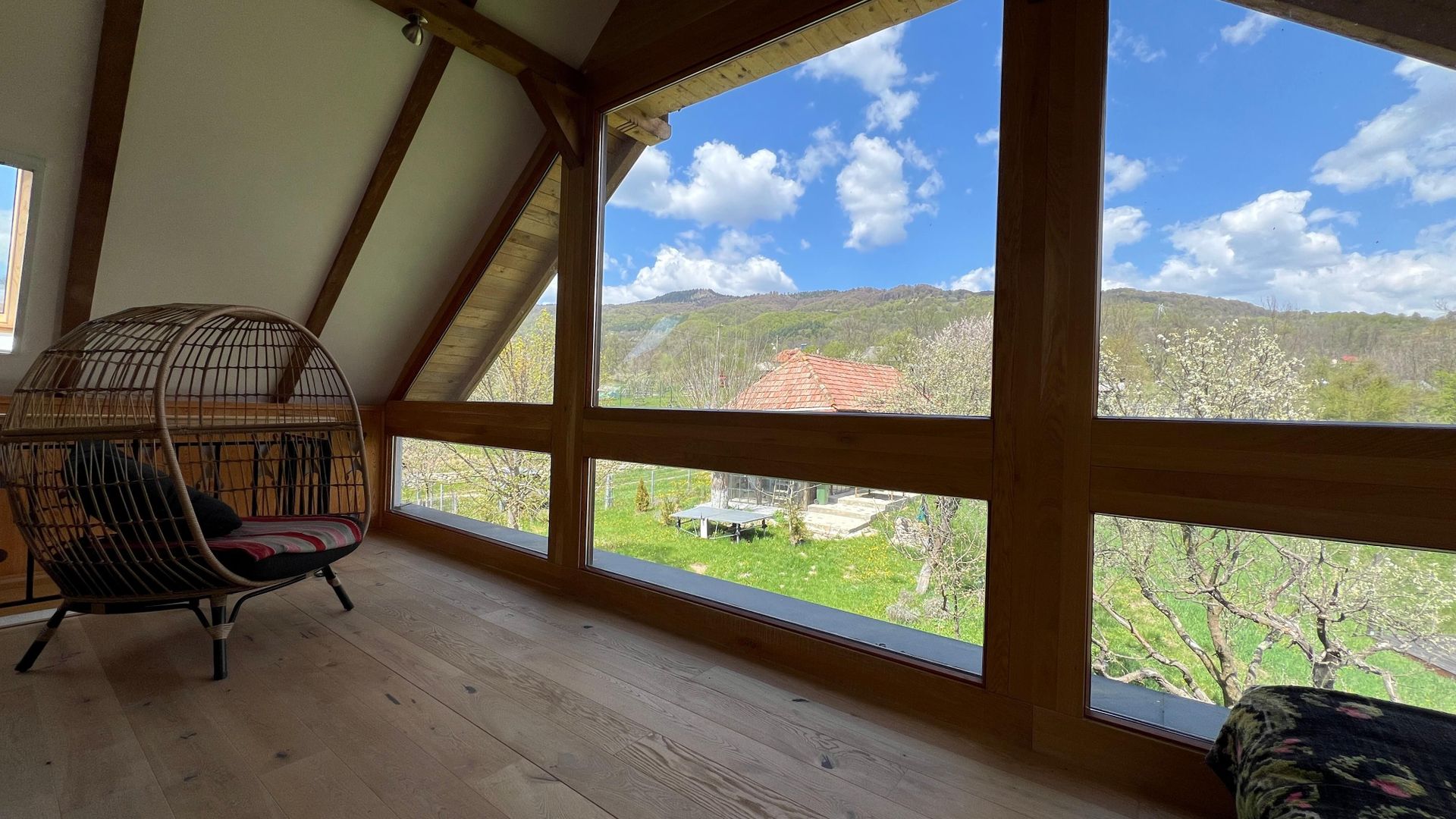 Conac 10 camere | renovat integral | Arefu | Baraj Vidraru - Poză 10