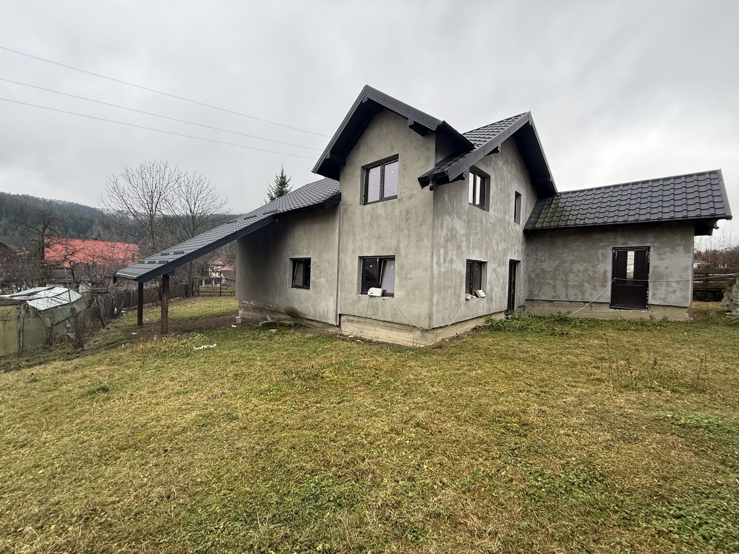 Casa Sucevița | 4.000 mp teren | Zonă liniștită 🌲 - Poză 1