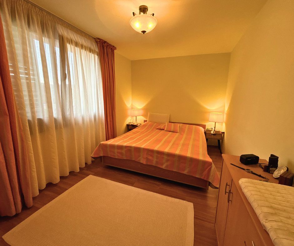 Vilă cu 10 camere P+2E+M 400 M² utili 2800 M² Teren Comandau - Poză 5