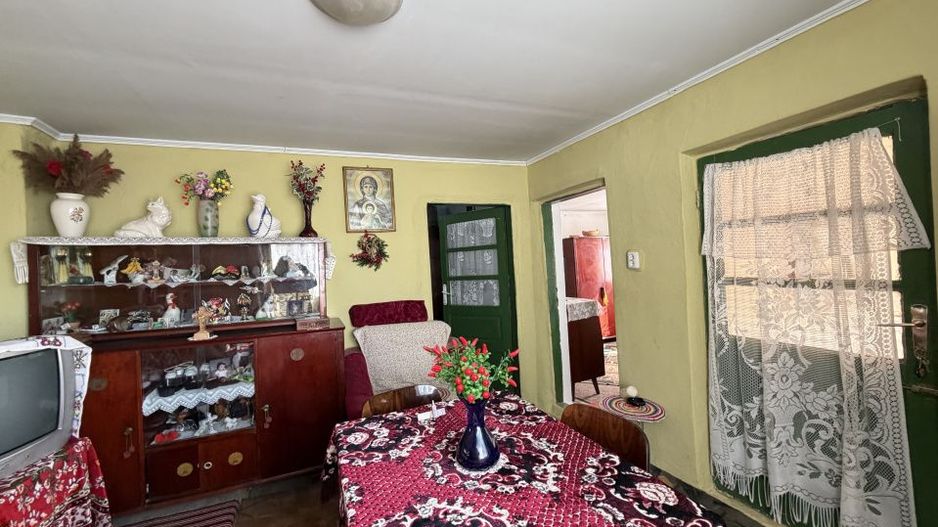 Casa Batraneasca la 8 km de Topoloveni - Poză 13