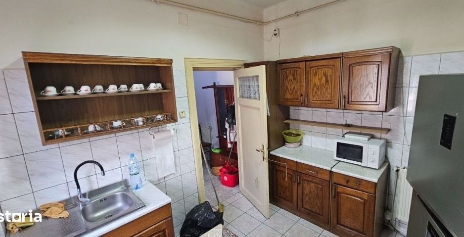 Vila P+1 Piața Muncii , strada Orzari, apartament cu 3 camere la Parer - Poză 15