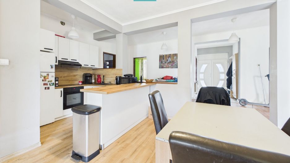 Vilă cu 8 camere în Săcălaz, Central - Poză 5
