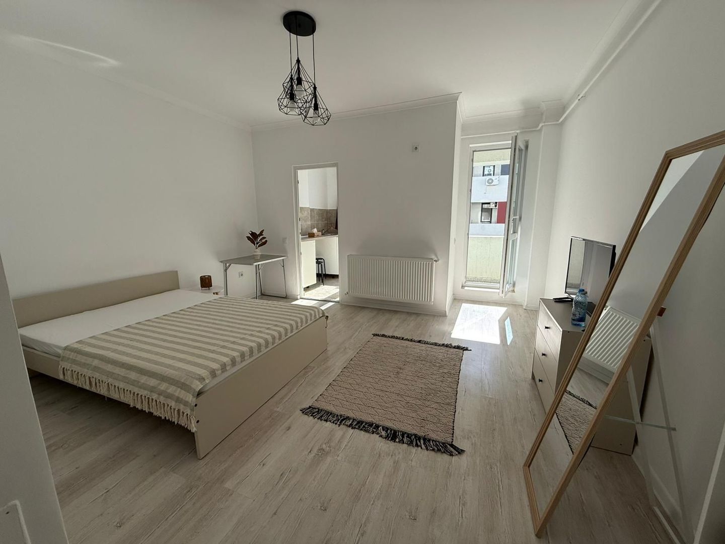 MOBILATĂ ȘI UTILATĂ – MILITARI RESIDENCE - Poză 2