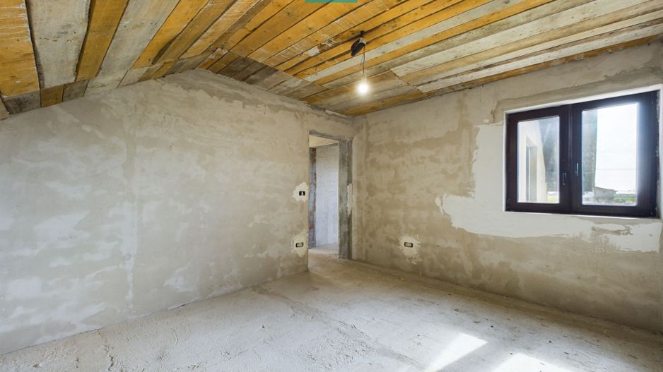 Casă la gri în Livada - Poză 9