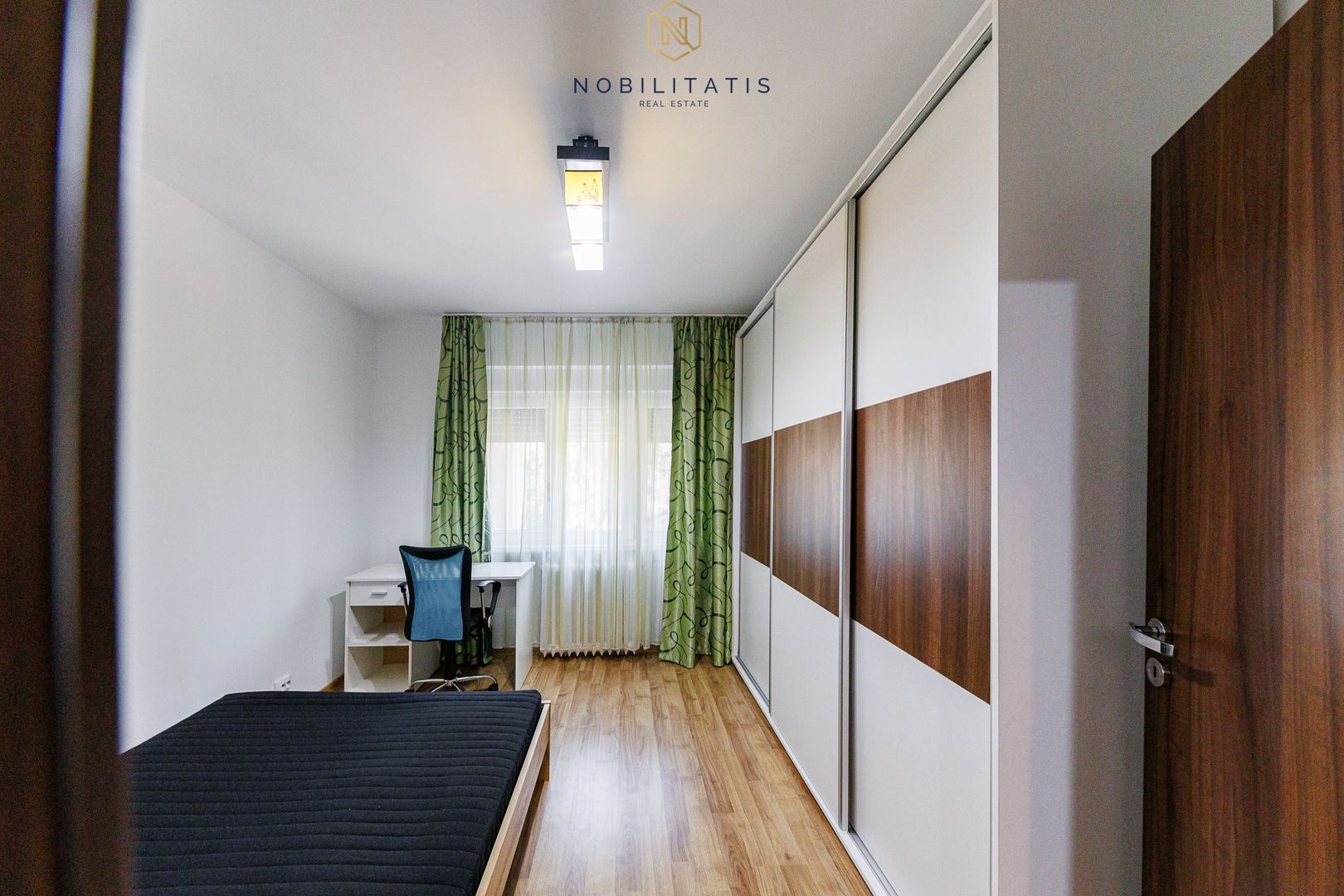 Un apartament cum rar găsești, în centrul orasului | 4 camere & 2 bai - Poză 17