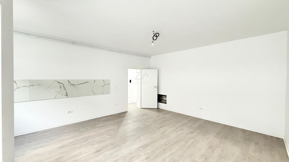 Bloc finalizat la asfalt. Boxa. Loc de parcare. - Poză 3