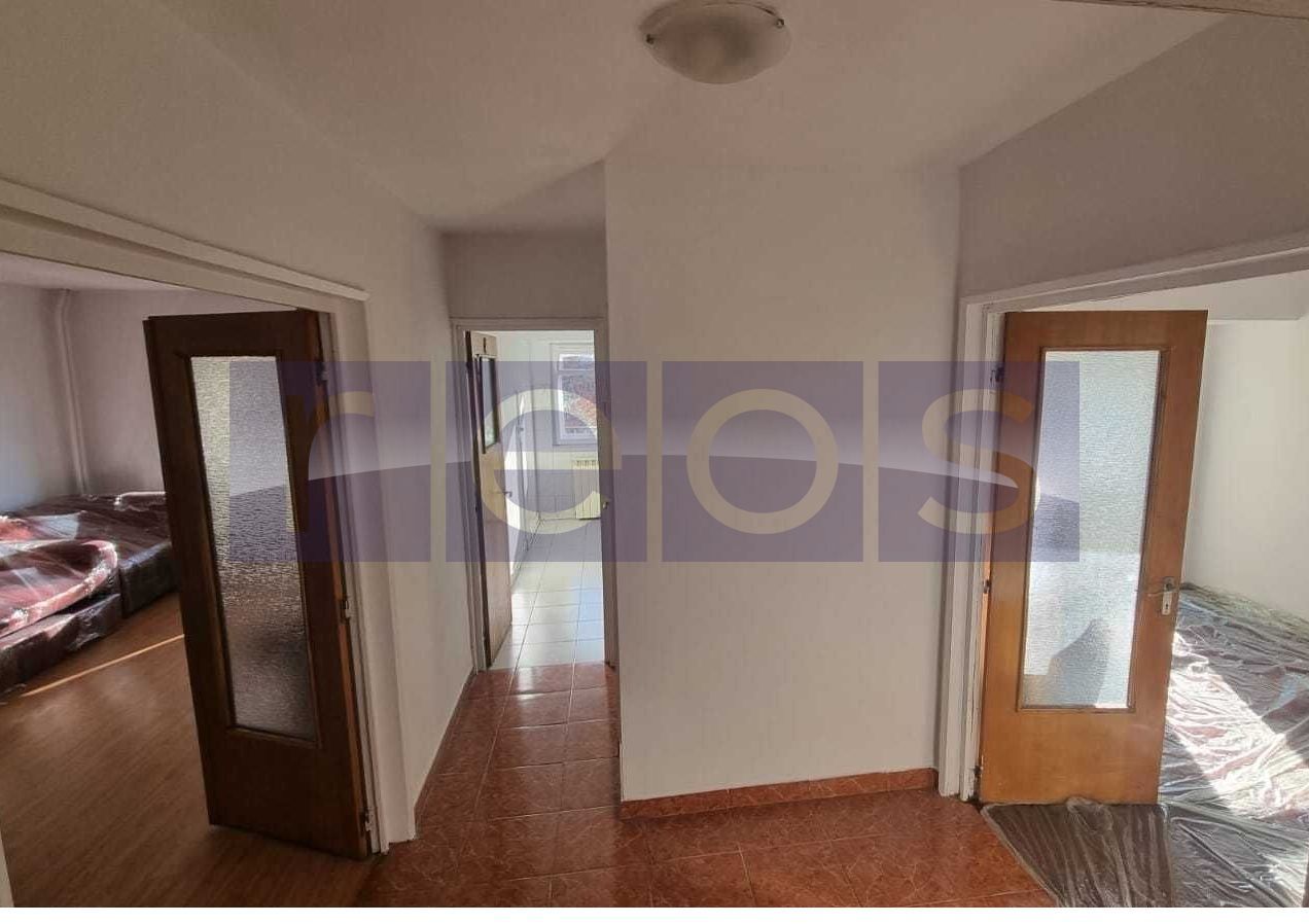 Vanzare 3 camere  | Bulevardul Unirii  | Etaj 2 | Locație centrala - Poză 3