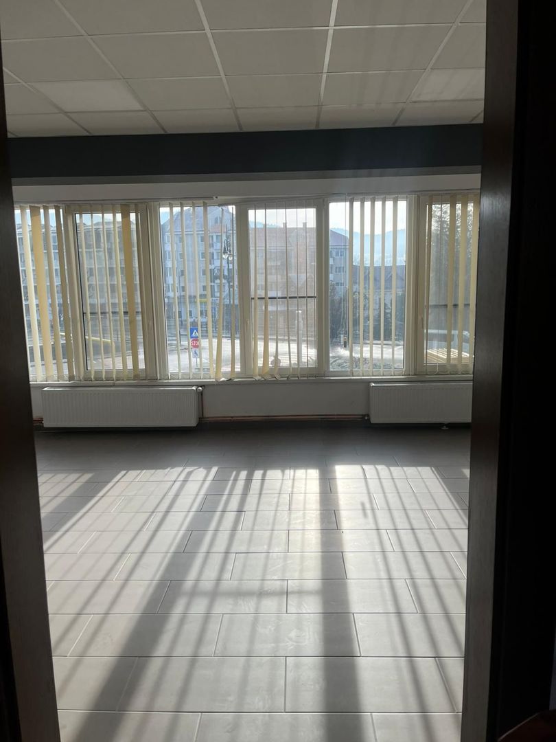 Spațiu comercial,  40 mp, ultra-central COVASNA - Poză 5