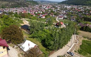 Casa bătrânească cu foișor și teren - Poză 9