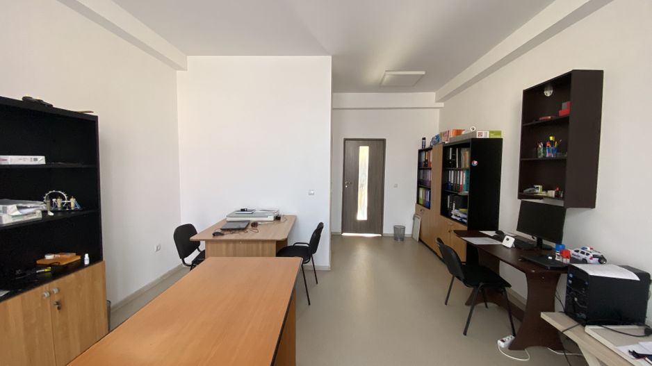 Spatiu birou - Poză 1