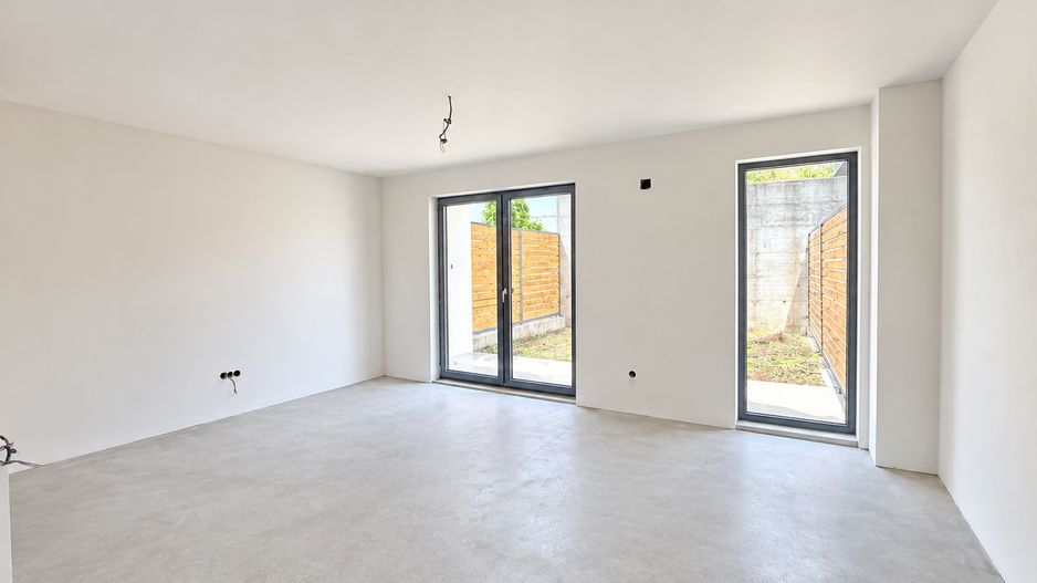 Apartament cu 2 camere de vânzare cu gradina proprie si parcare - Poză 5