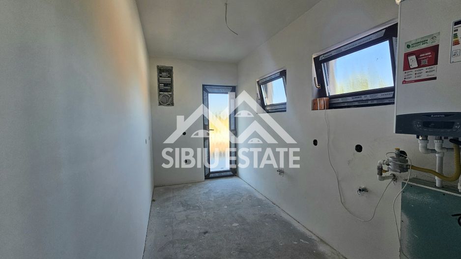 Casa noua 4 dormitoare, spatiu bun pentru familie - Poză 6