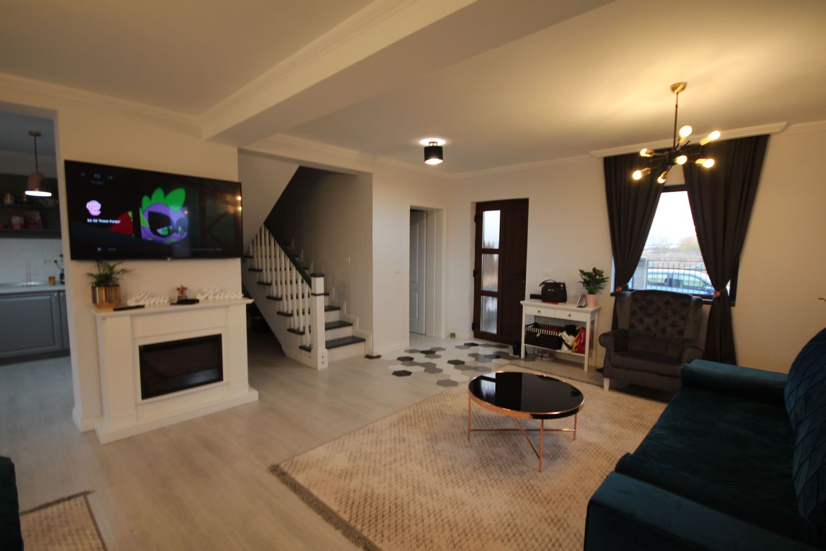 Modern si primitor - Poză 44