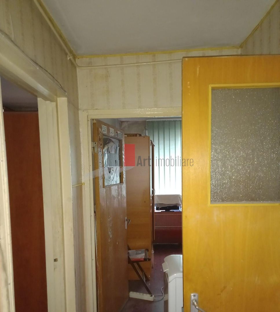 Vânzare apartament 3 camere - Poză 2