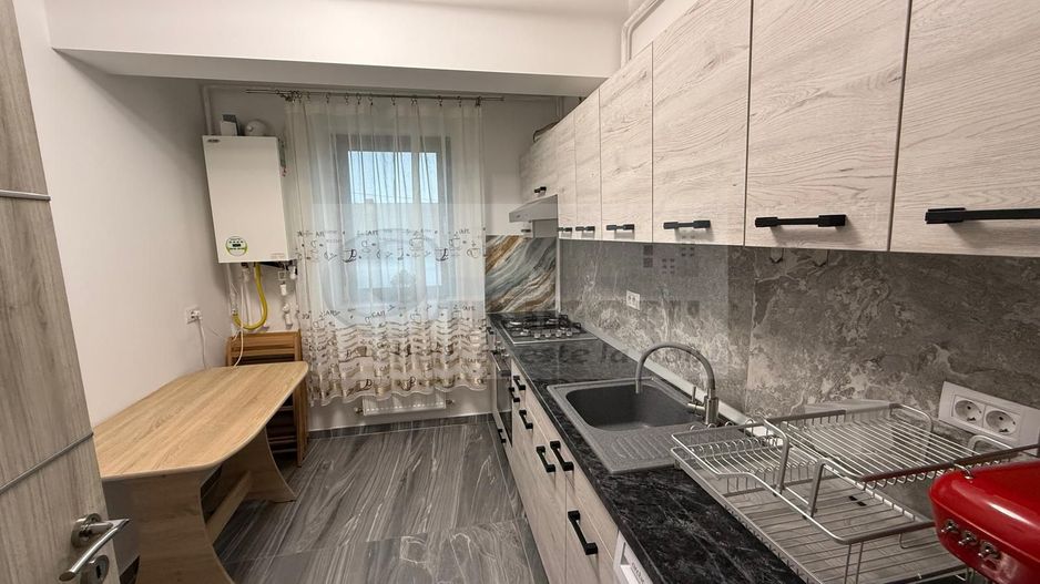 APARTAMENT 2 CAM DEC CAPAT CUG MOBILAT SI UTILAT LIBER - Poză 1