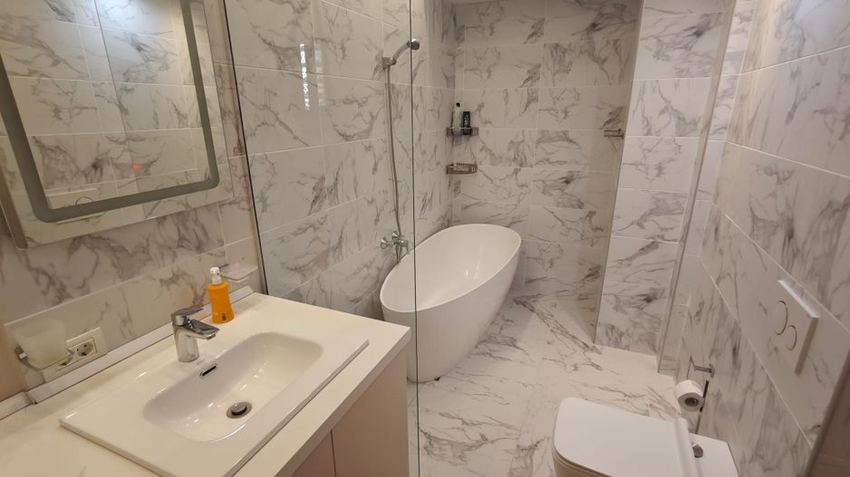 DE VÂNZARE — 3 CAMERE, B-DUL MAMAIA, DELFINARIU, VEDERE LAC - Poză 12
