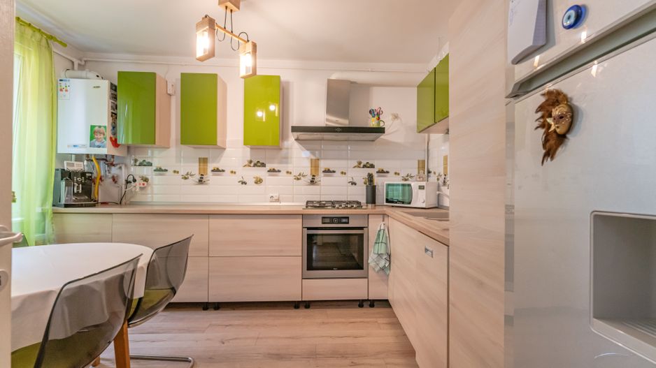 APARTAMENT 4 CAMERE ASTRA CARPATILOR - Poză 9