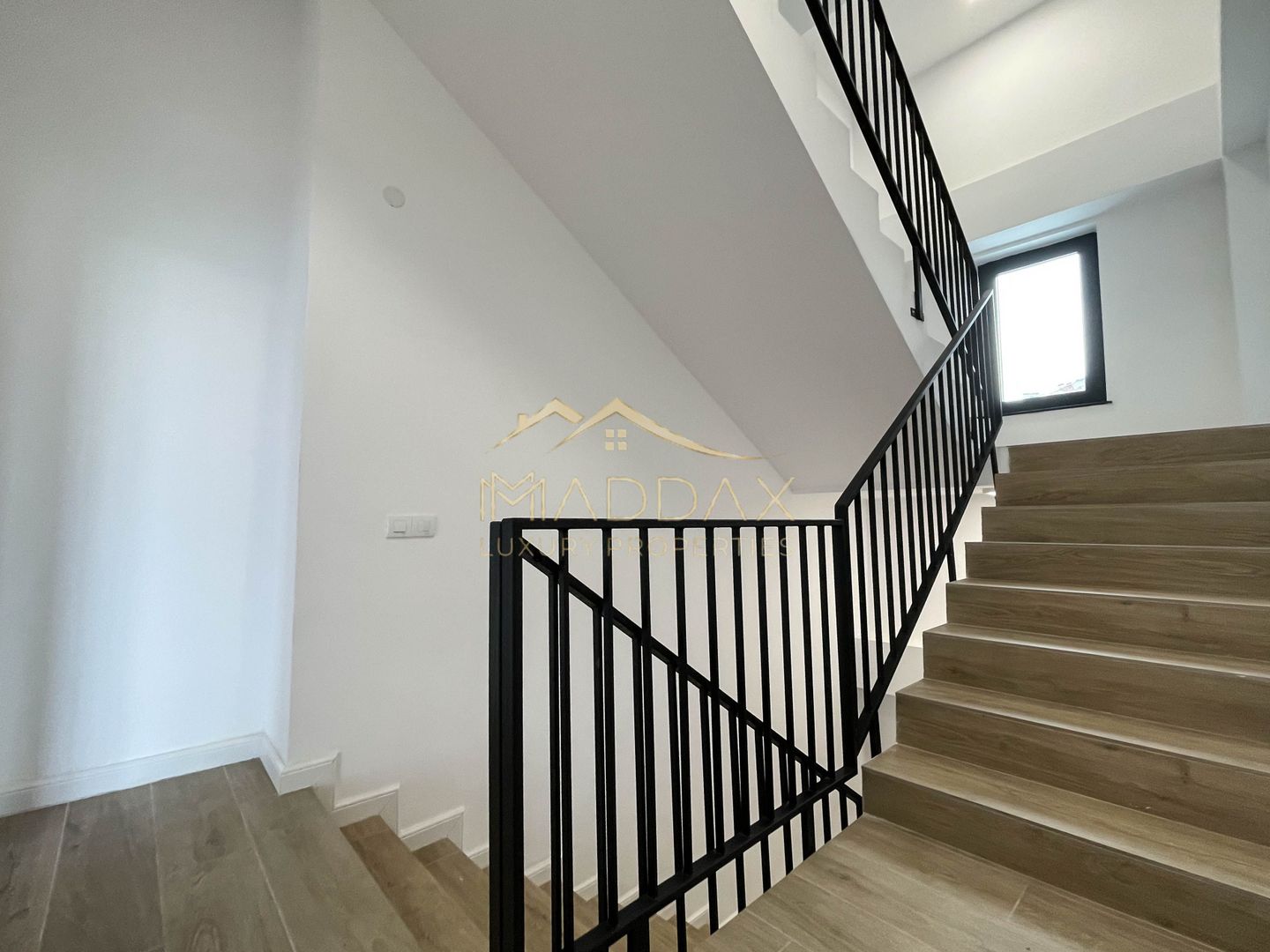 Spatiu comercial S+P+2E+M ***Prima Inchiriere*** - Poză 21