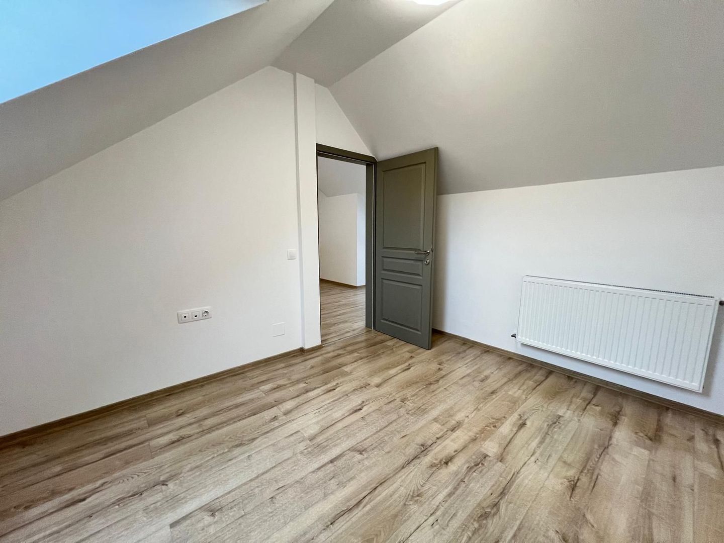 Casa cu 7 camere | 3 balcoane | Garaj | 220 mp + 80 mp curte | Cartier Panorama - Poză 25