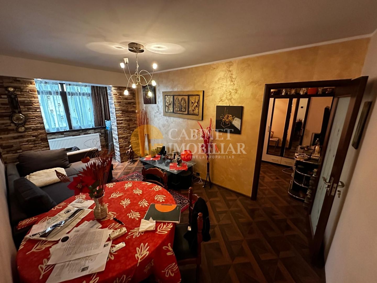 Zona Alexandru, la bulevard apart cu 2 camere, partial mobilat, Ct , liber - Poză 1