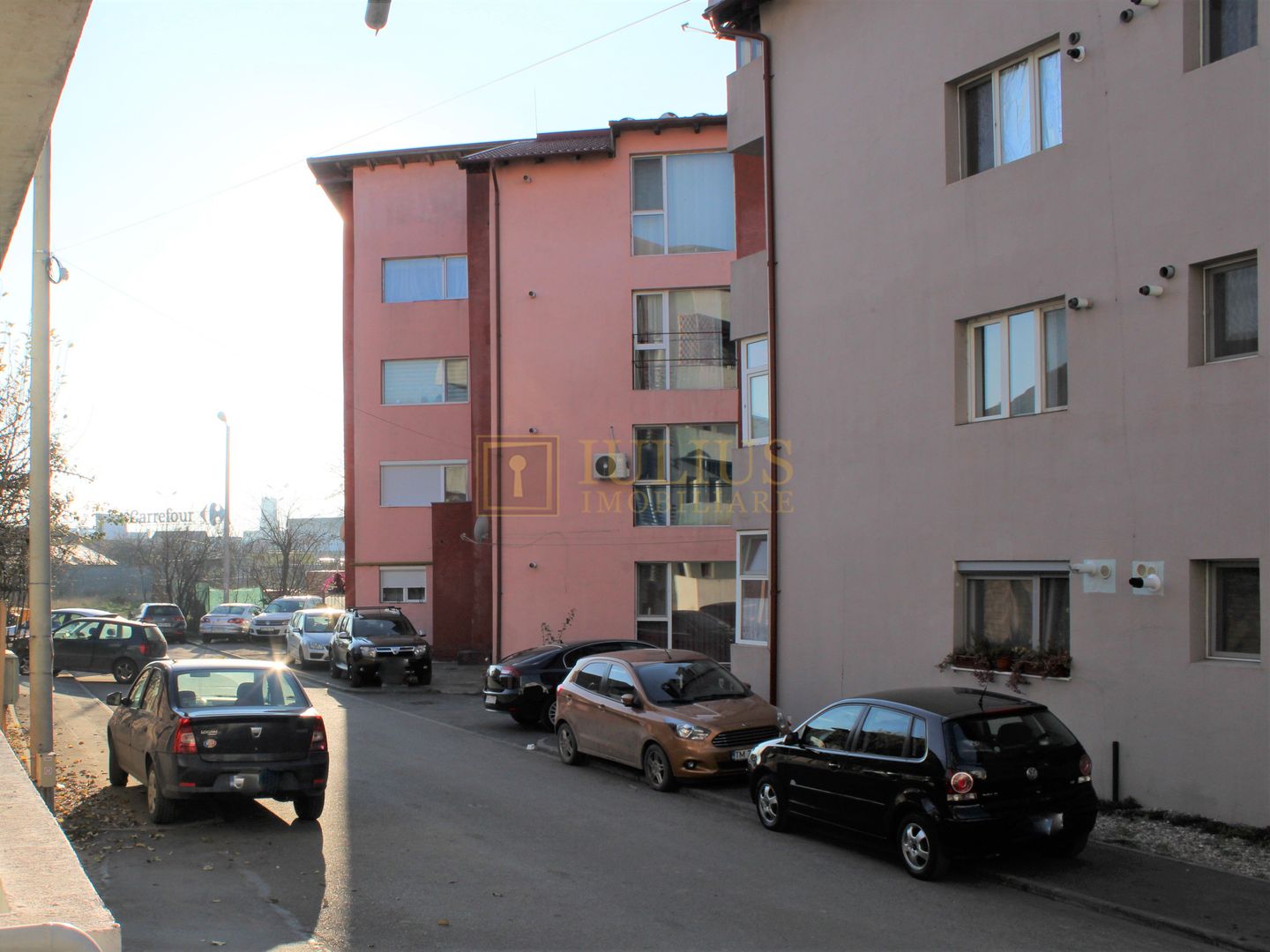 Decomandat, centrala proprie, parcare inclusa. - Poză 19