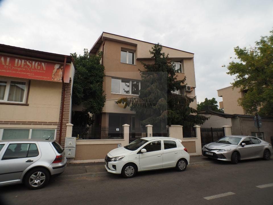 Vilă Generoasă de Vânzare – Piața Domenii, Locație Excelentă - Poză 2