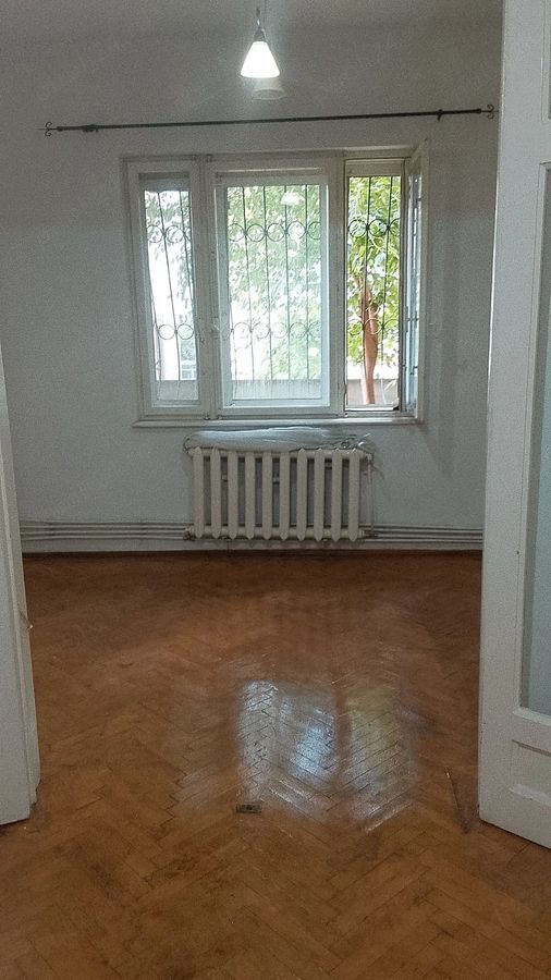 APARTAMENT NEMOBILAT SPATIOS METROU UNIVERSITATE - Poză 1