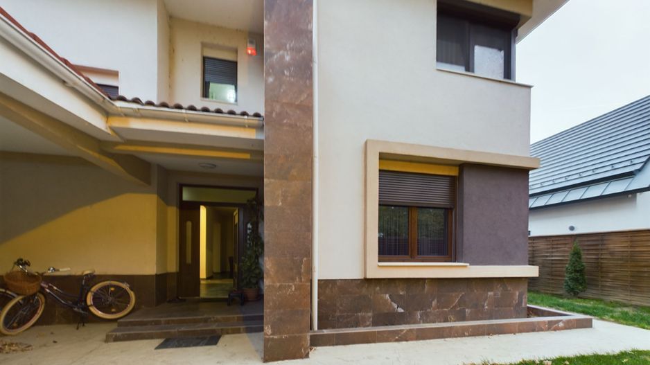 Casă modernă cu piscină încălzită în zona Tivoli - Poză 19