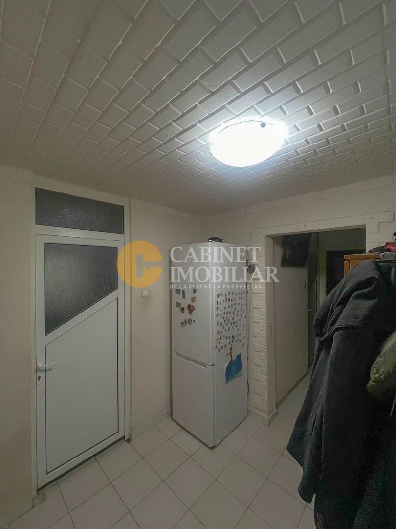 Apartament 4 camere decomandat - Poză 9