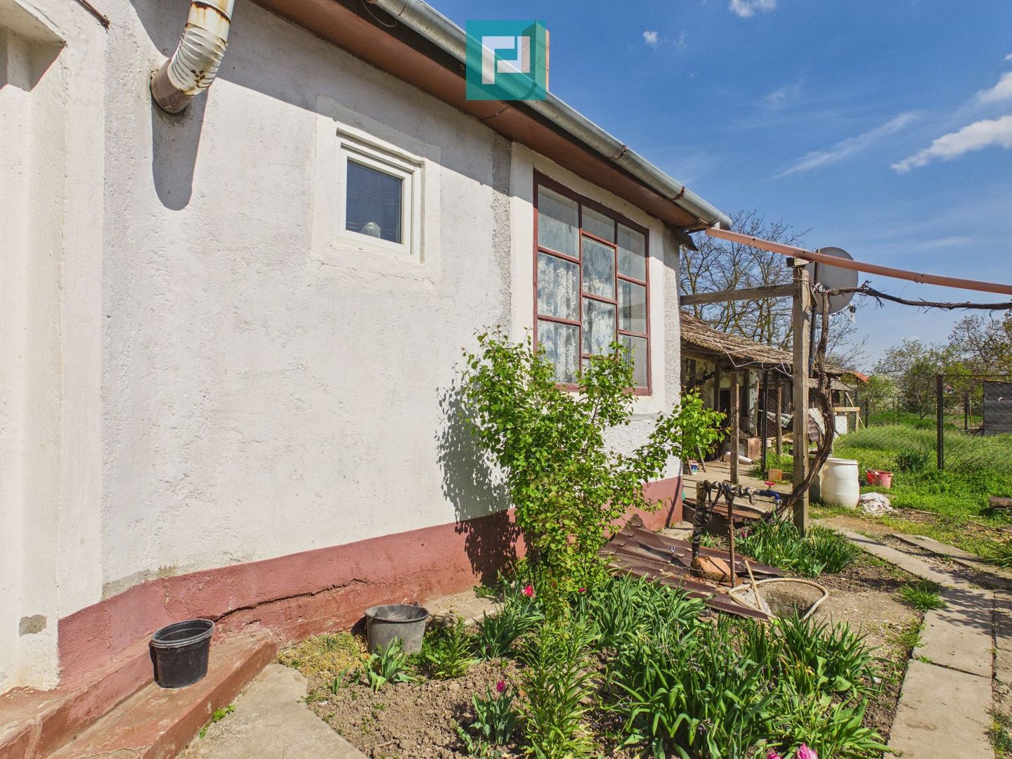 Casă cu 3 camere și 1047 mp în Peregu Mic - Poză 14