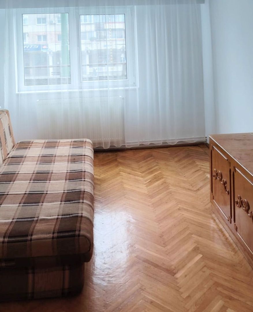 3 camere, situat la etajul 1 al unui imobil din zona 13 Decembrie Făget - Poză 5