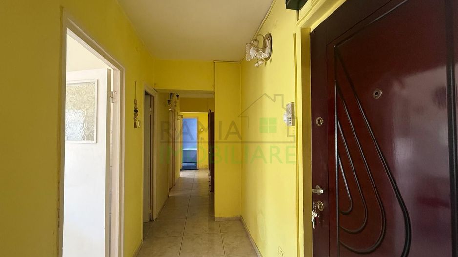 Apartament 3 Camere Decomandat, Etaj 1, Tractorul - Poză 3
