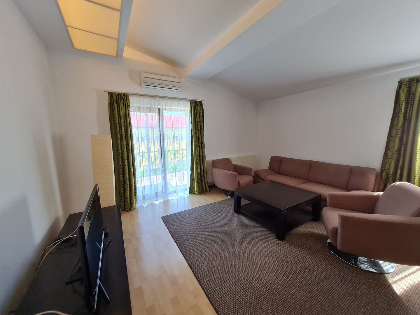 Apartament generos de închiriat zona Lipovei - Poză 2