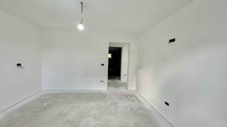 Casă individuală de vanzare  cu garaj și curte proprie – Hălchiu - Poză 8