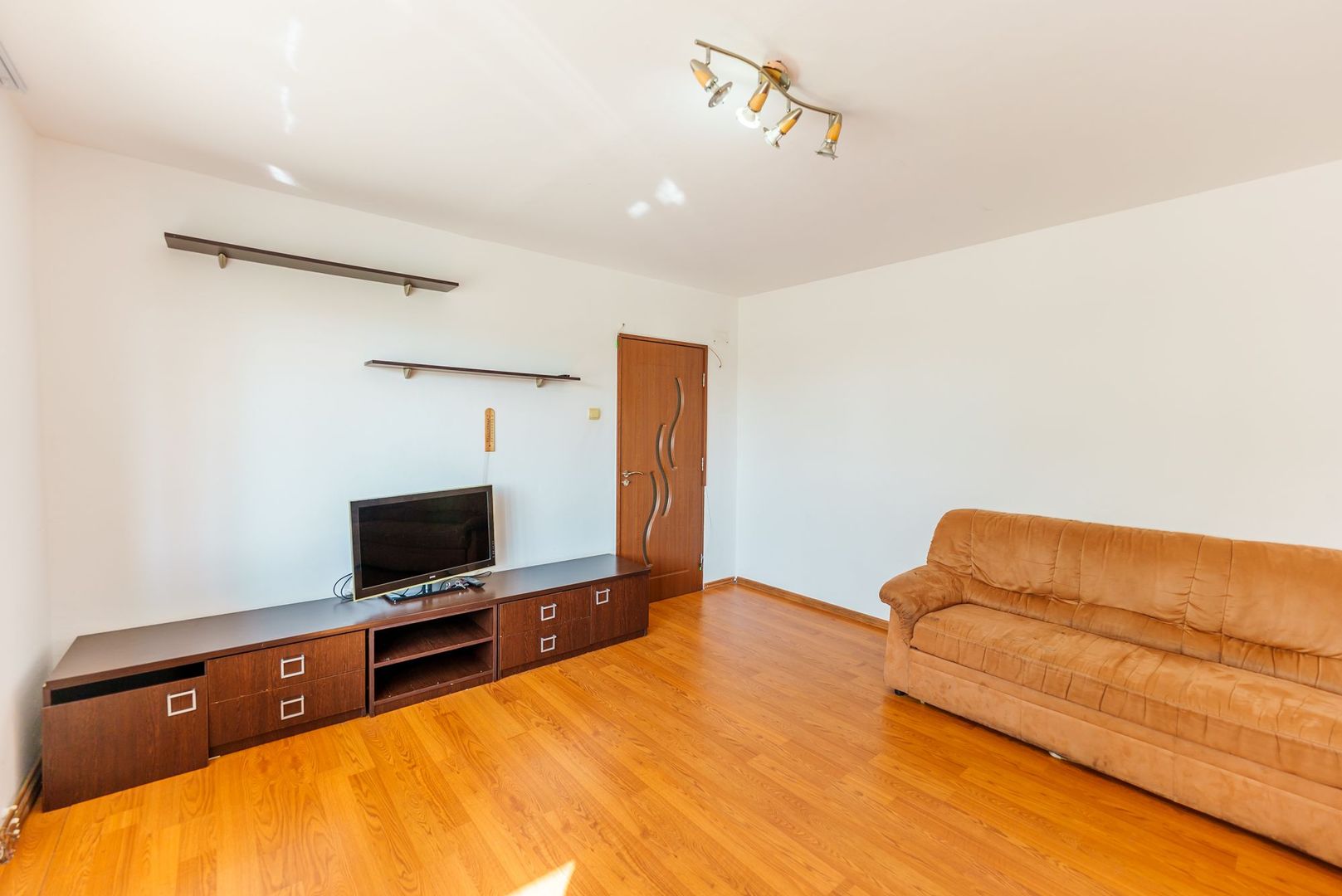 Apartament cu 3 camere de închiriat Vlaicu - Poză 1