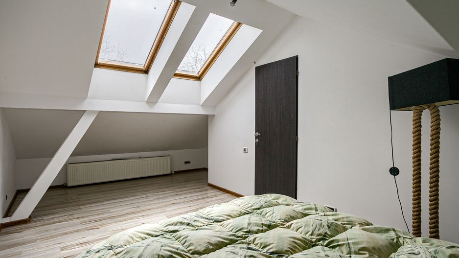 PROPRIETATE VÂNDUTĂ Apartament tip Penthouse în spate la Ziridava - Poză 7