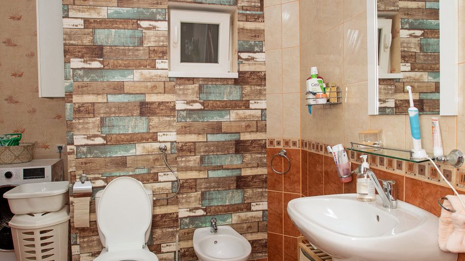 Vilă, singur în curte, central, Oradea 128 mp. 800  E/lună. Comision 0 - Poză 10