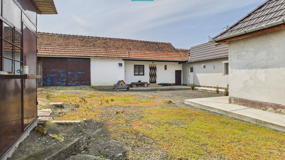 Casă renovată cu teren generos lângă Ususău - Poză 12