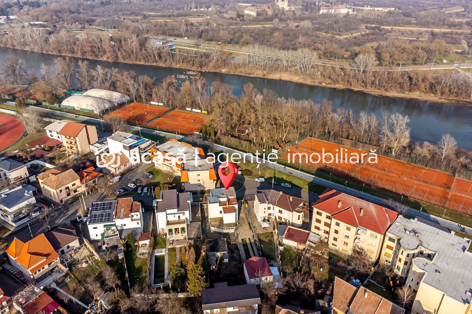REZERVAT! Proprietate în cea mai exclusivistă zonă a Aradului! - Poză 2
