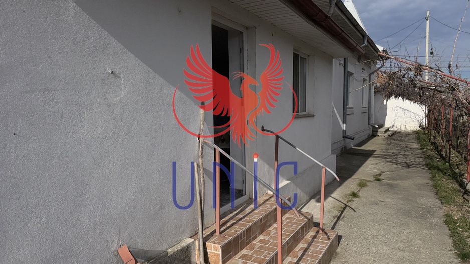 Casa situata in orasul Bals! - Poză 23