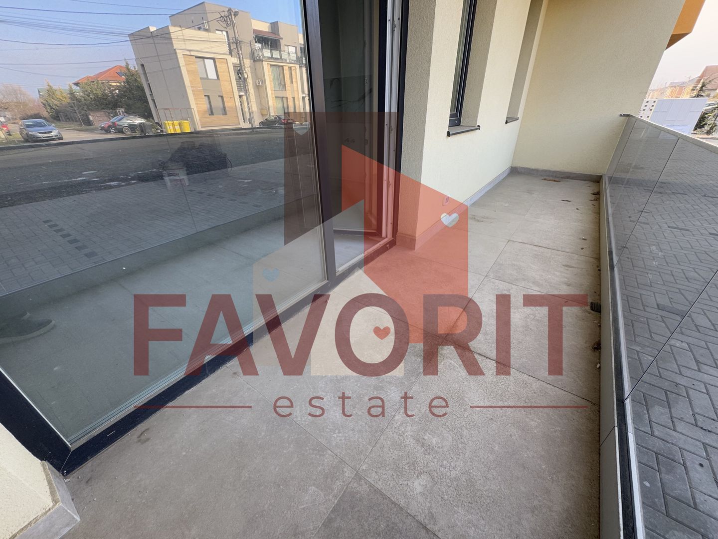 Spatios. Bloc NOU. Disponibil imediat. Strada asfaltata. - Poză 6