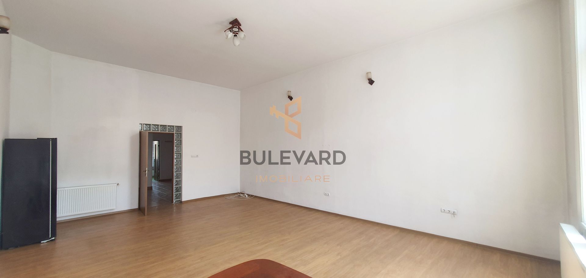 Apartament cu 3 camere, zona Centrala! - Poză 2