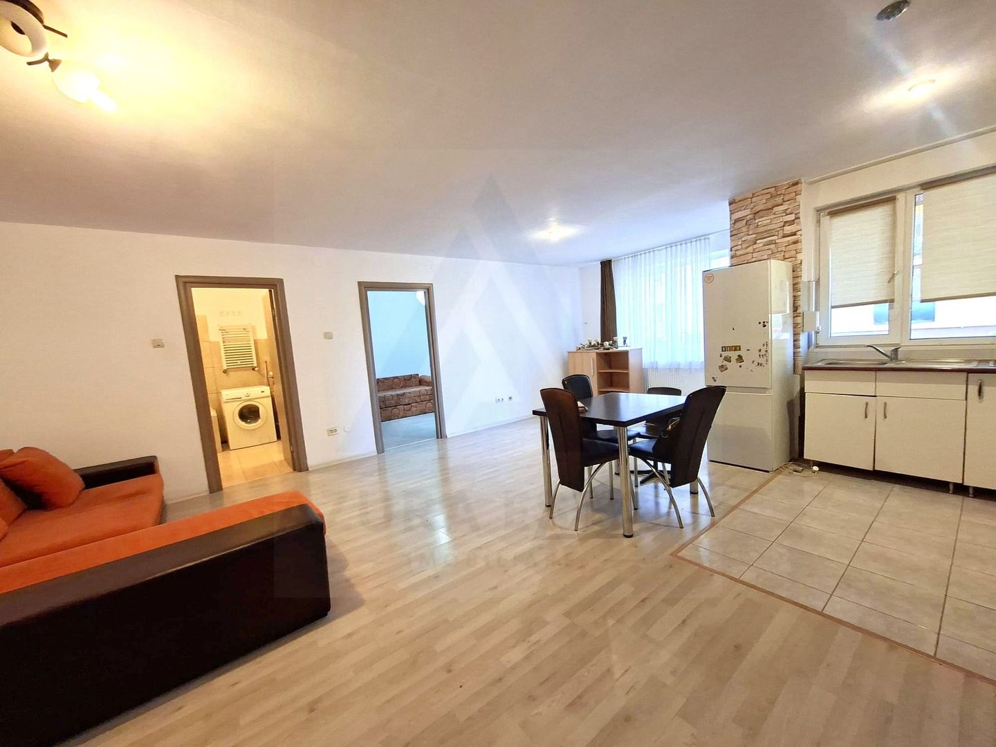 Apartament 3 camere 77 mp utili si parcare privata in zona Rahovei - Poză 1