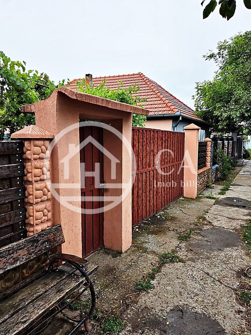 Casa de vanzare cu 4 camere si teren de 1520 in satul Batar, Bihor - Poză 2