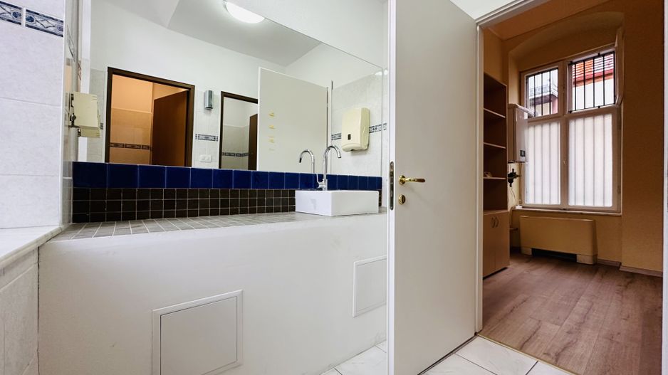 Spațiu Birouri de Închiriat cu Vedere Minunată în P-ta Unirii, Com 0% - Poză 13