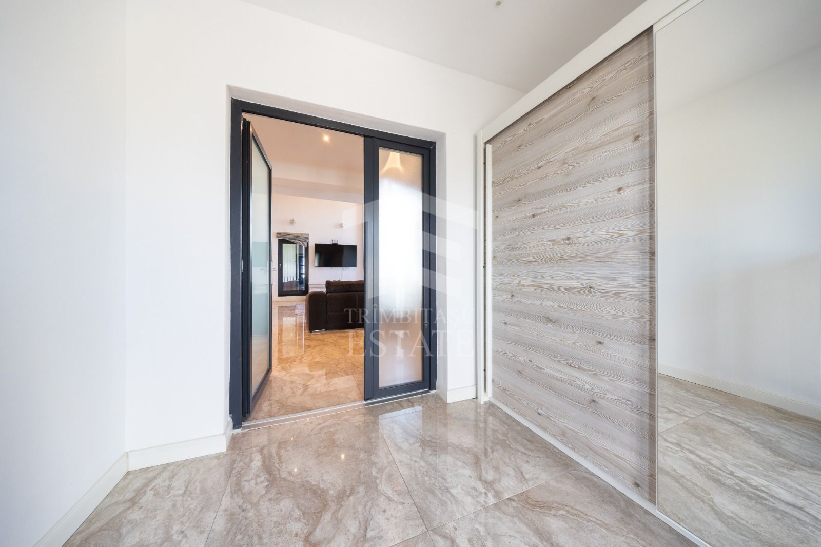 Sanpetru ,Subcetate-Casa 4 camere,3 bai+480 mp teren - Poză 4