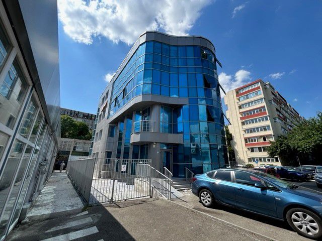 Inchiriere cladire moderna pentru clinica privata sau birouri - Poză 1