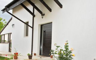 Vilă cu 5 dormitoare, 4 băi, 2 248mp teren, piscină. Preț: 229 000 Eur - Poză 8